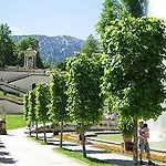 Linderhof 3*