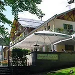 Linderhof 3* אטאל