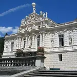 Linderhof 3* אטאל