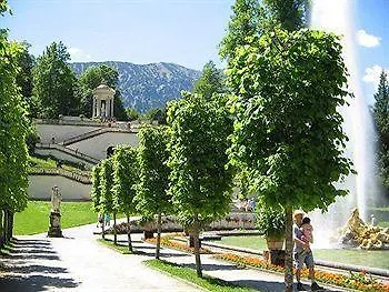 Linderhof 3*