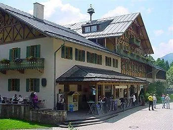 Linderhof 3* אטאל