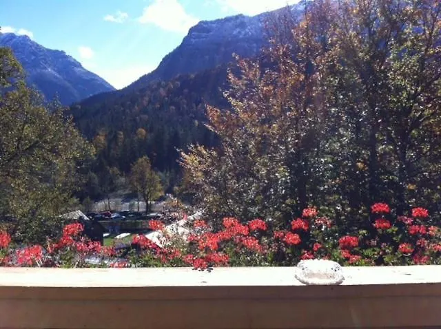 Linderhof 3* אטאל