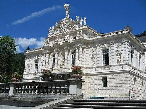 Linderhof 3* אטאל